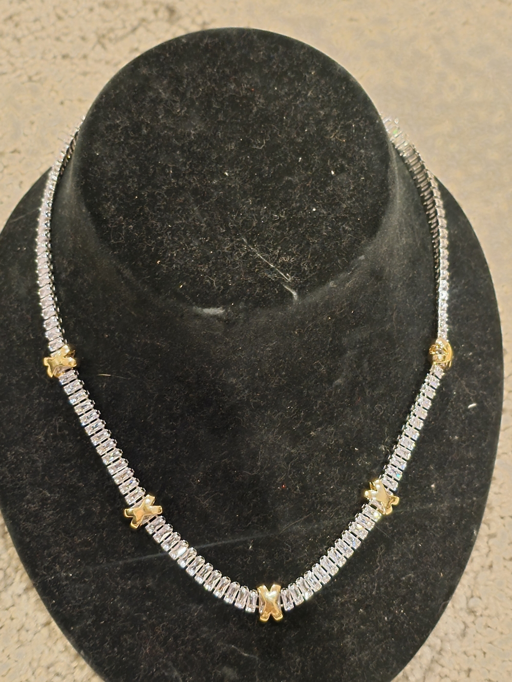 Dubai Jewelry Elegant Two-Tone Crystal Necklace with Gold Accents
